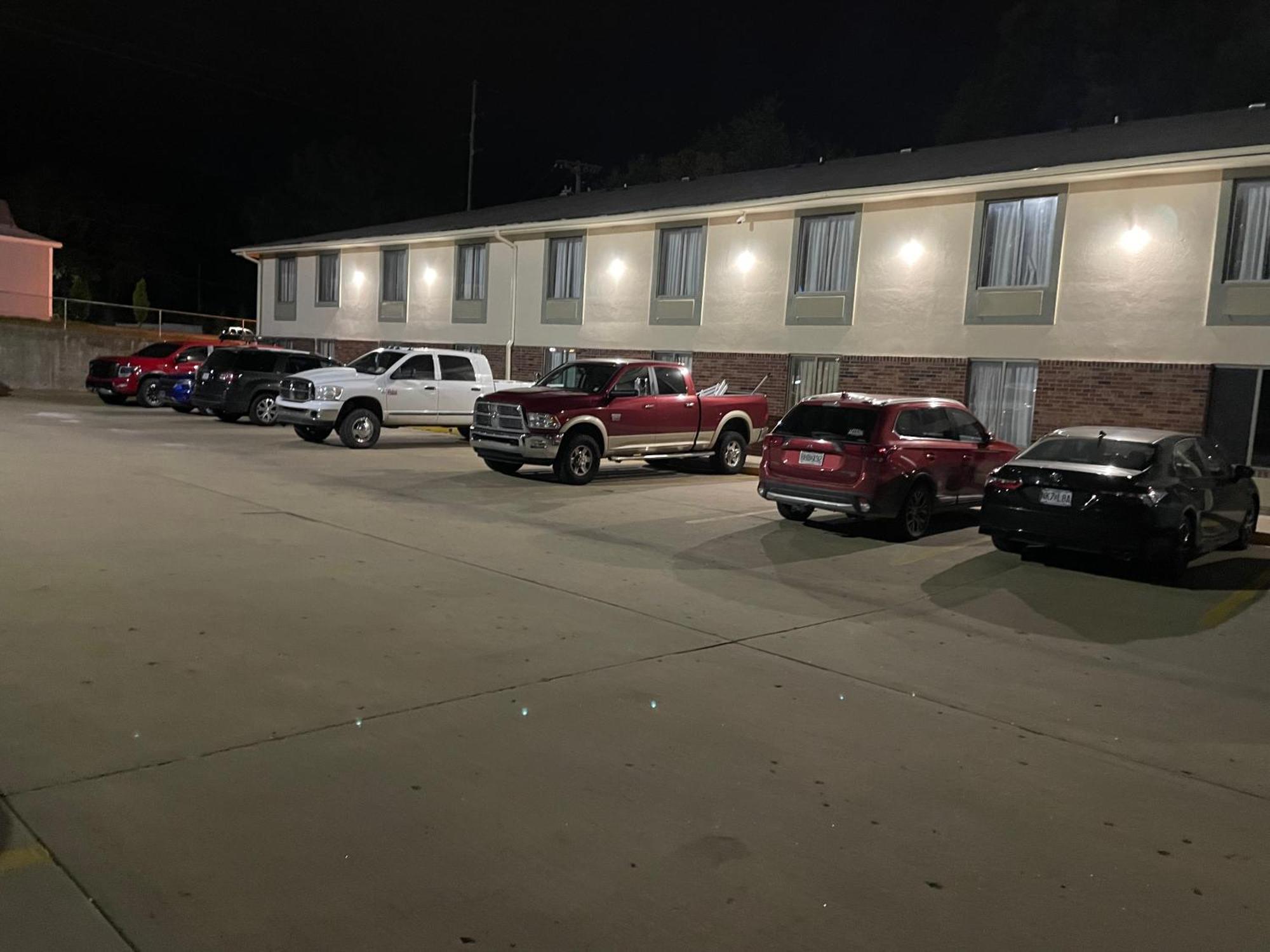 Days Inn By Wyndham Warrensburg Exterior photo